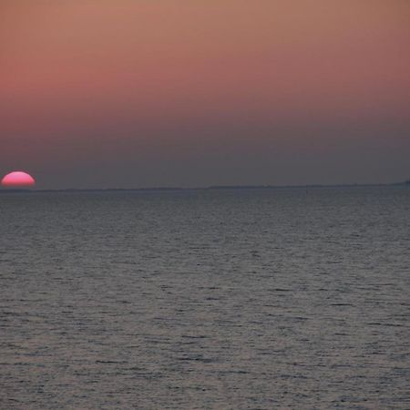 Petit nid à 50m de la plage au coeur de Fouras Extérieur photo